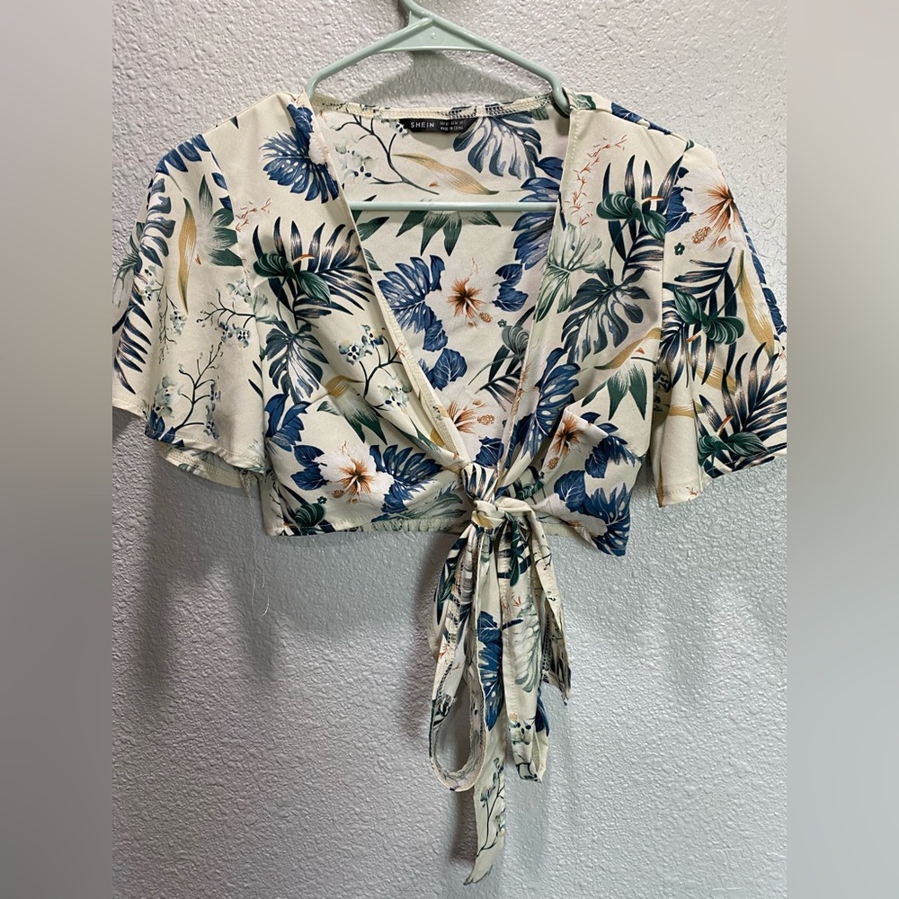 Beachy cropped floral wrap around top